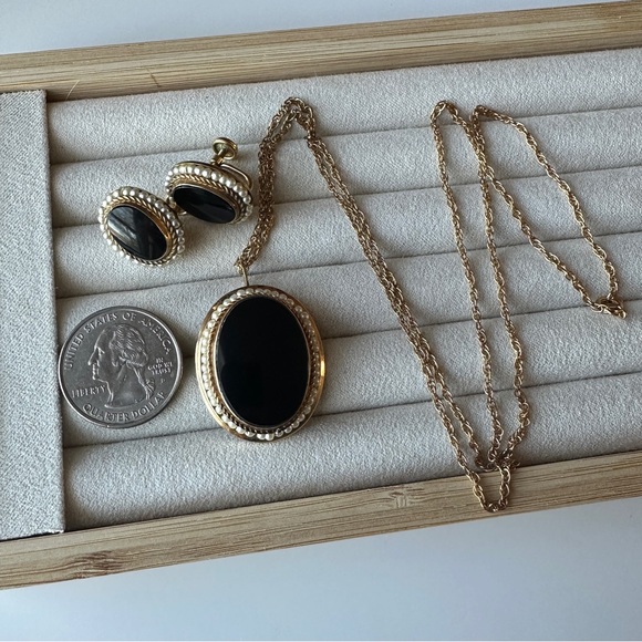 Vintage 12k Gold Filled Necklace and Screw Back Earrings with black beads - Picture 5 of 11